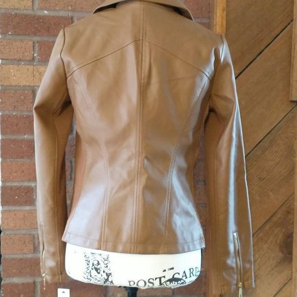 Kenneth Cole XS Caramel Colored Zip Up Faux Leather Jacket. New with Tags. - Picture 2 of 4